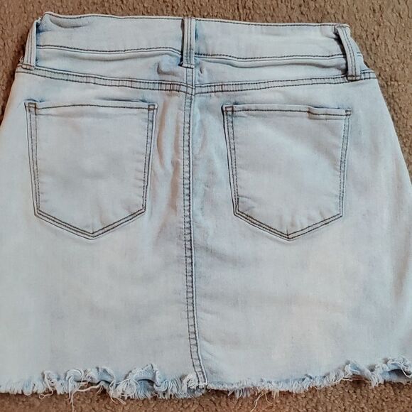 Mudd Flex Stretch Distressed Denim Skirt Women's Size 9 - Picture 5 of 7